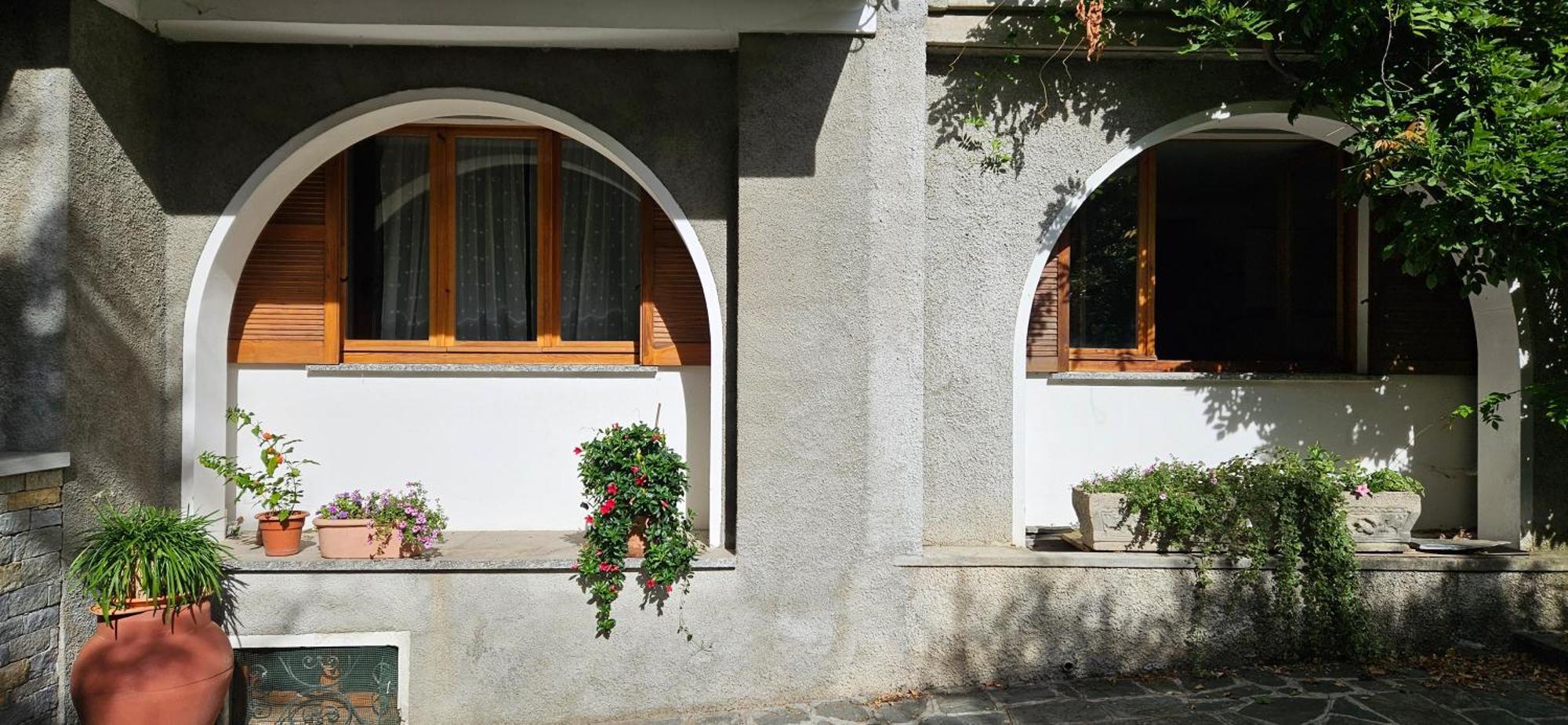Appartamento Con Ingresso Autonomo, Giardino Privato E Portico Introbio Екстериор снимка